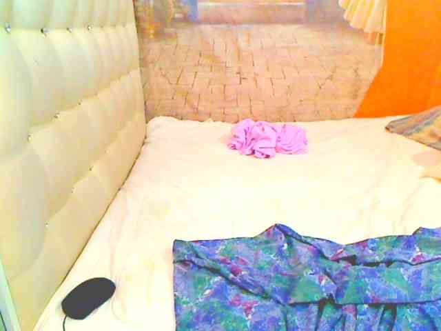 HOTLILLIE webcam
