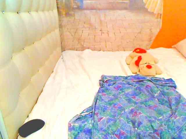 HOTLILLIE webcam