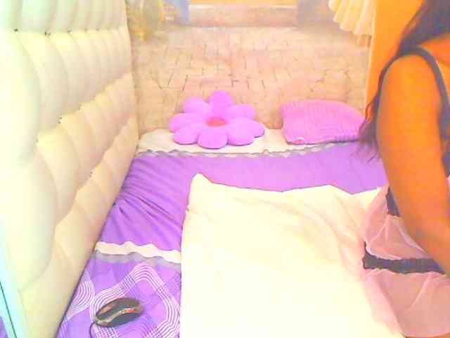 HOTLILLIE webcam