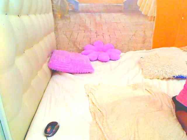 HOTLILLIE webcam