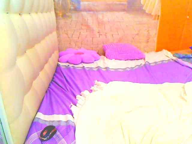 HOTLILLIE webcam