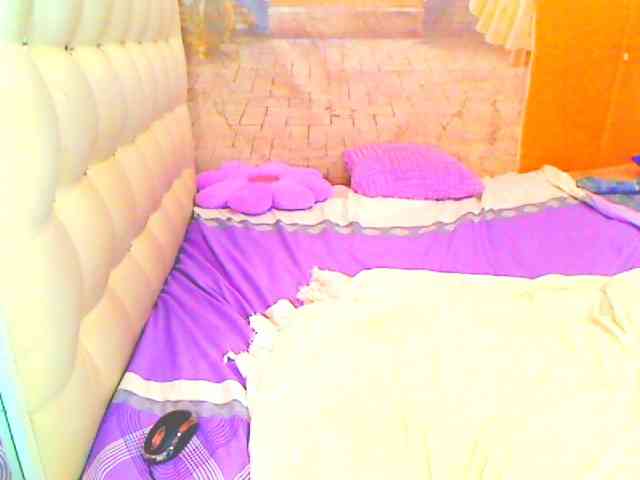 HOTLILLIE webcam
