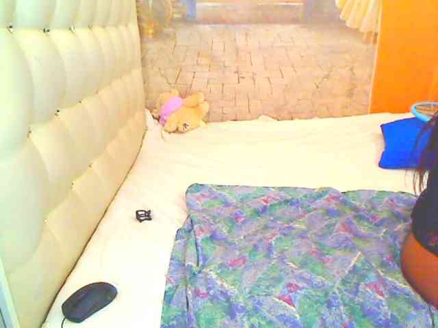 HOTLILLIE webcam