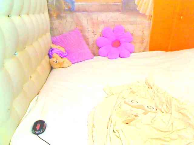 HOTLILLIE webcam