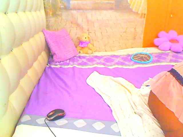 HOTLILLIE webcam
