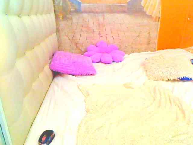 HOTLILLIE Live Webcam on BongaCams