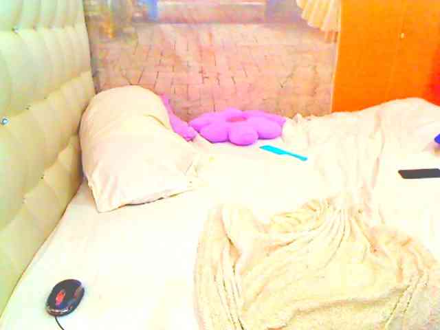 HOTLILLIE webcam