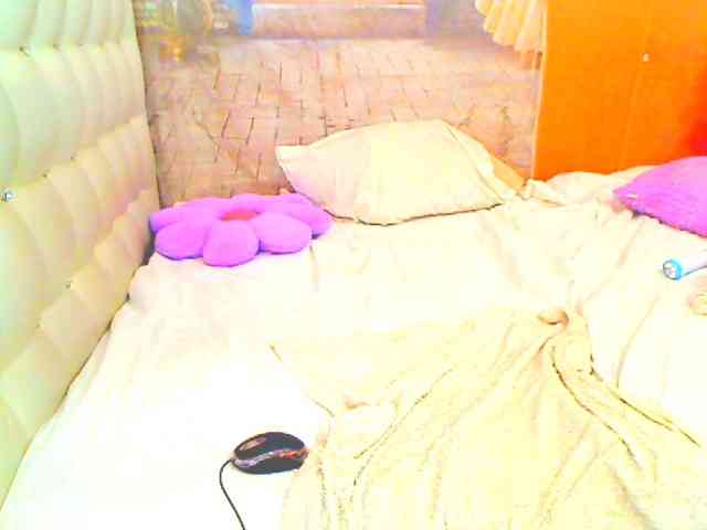HOTLILLIE webcam