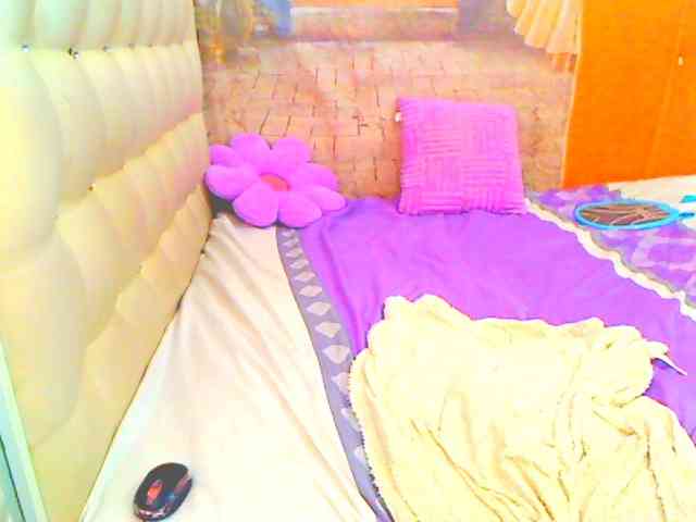 HOTLILLIE webcam