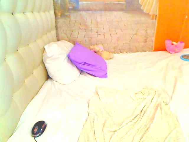 HOTLILLIE Live Webcam on BongaCams