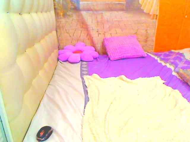 HOTLILLIE webcam