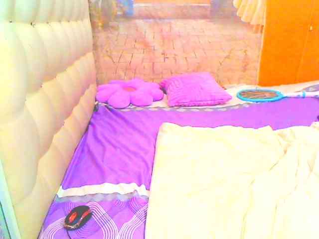 HOTLILLIE webcam