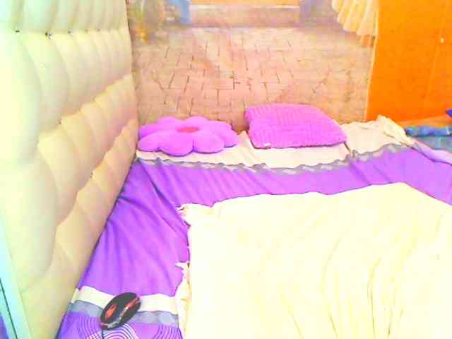 HOTLILLIE webcam