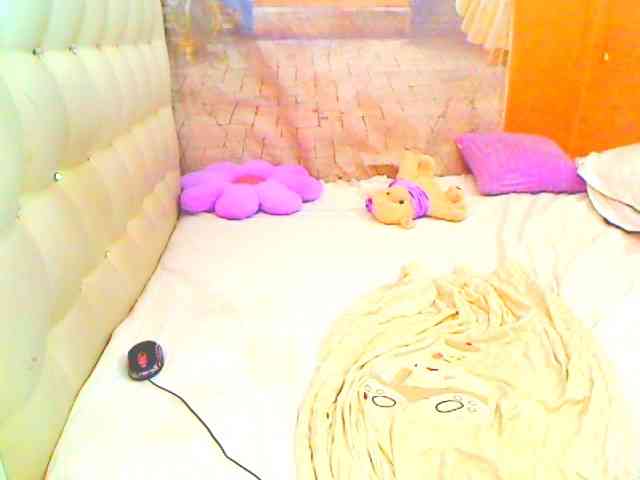 HOTLILLIE webcam