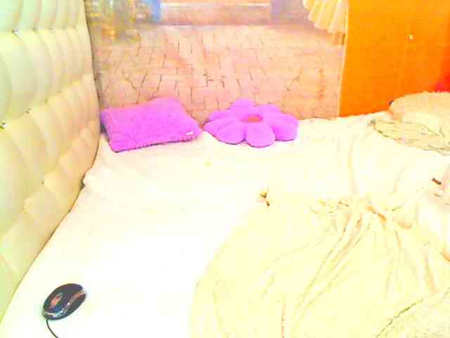 HOTLILLIE webcam