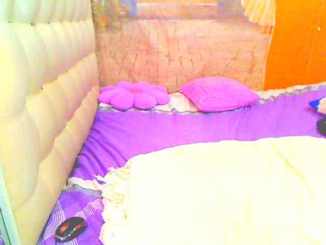 HOTLILLIE webcam
