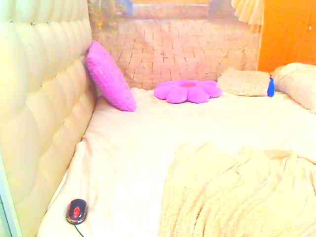 HOTLILLIE webcam