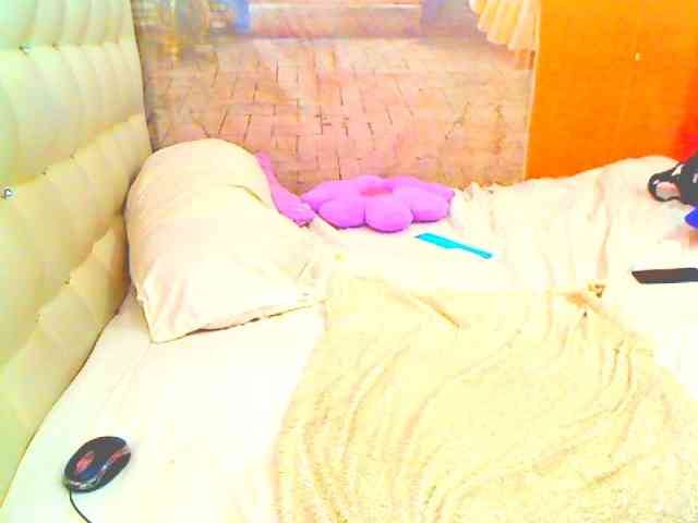 HOTLILLIE webcam
