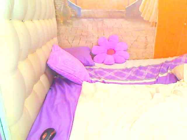 HOTLILLIE webcam