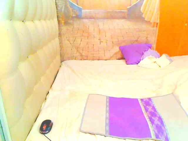 HOTLILLIE webcam