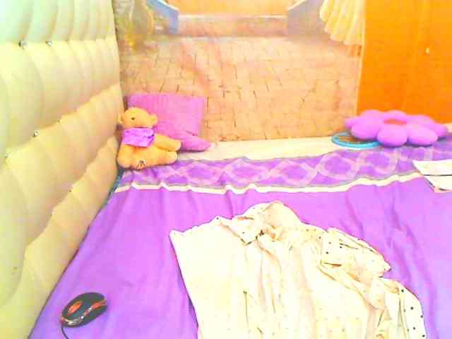 HOTLILLIE webcam