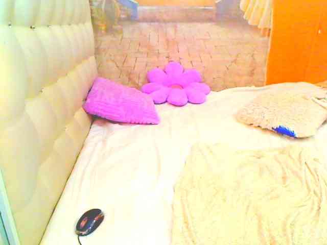 HOTLILLIE Live Webcam on BongaCams