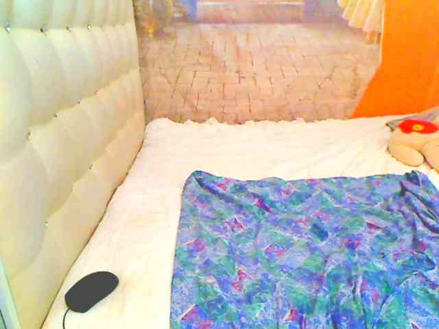 HOTLILLIE webcam