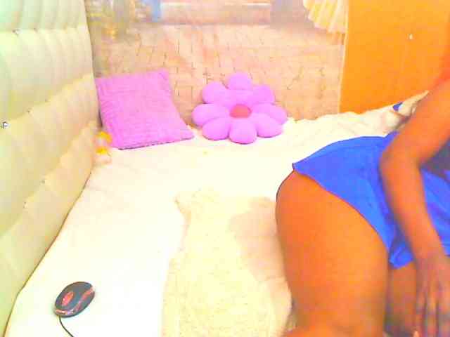 HOTLILLIE webcam