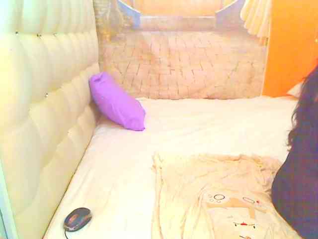 HOTLILLIE webcam