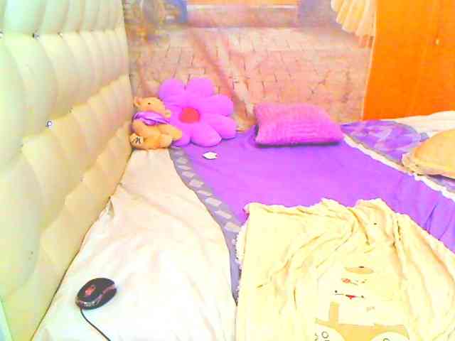 HOTLILLIE webcam