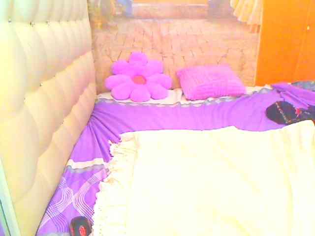 HOTLILLIE webcam
