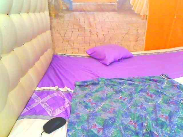 HOTLILLIE webcam