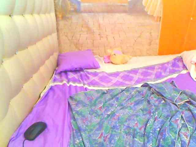 HOTLILLIE webcam