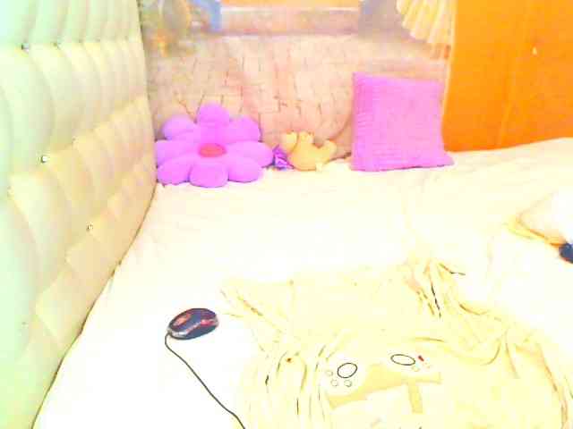HOTLILLIE webcam