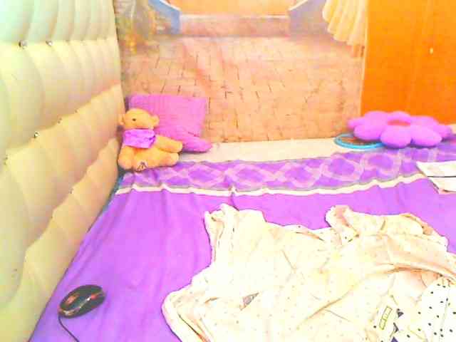 HOTLILLIE webcam