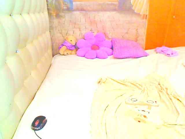 HOTLILLIE webcam
