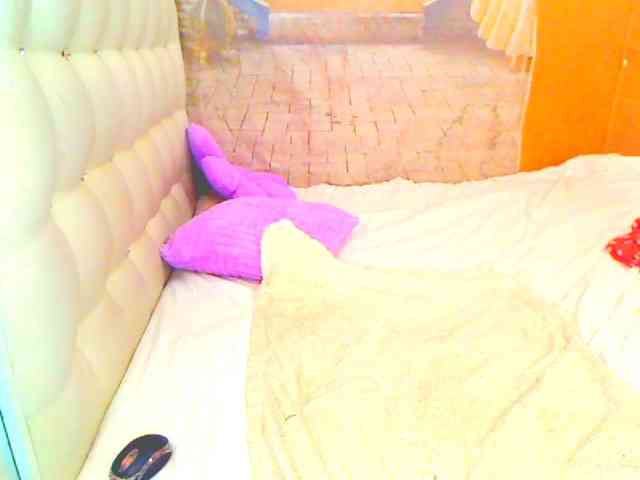 HOTLILLIE webcam