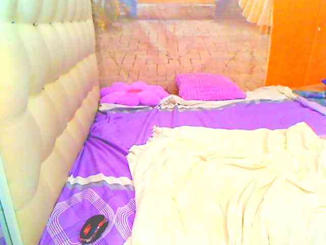hotlillie's live room