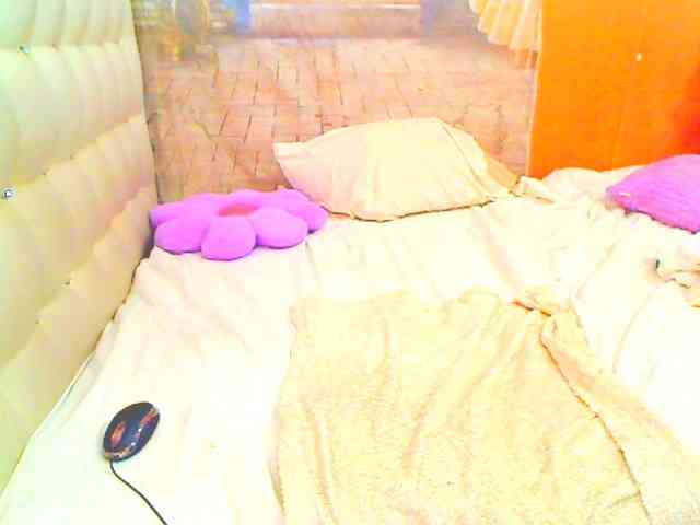 HOTLILLIE webcam