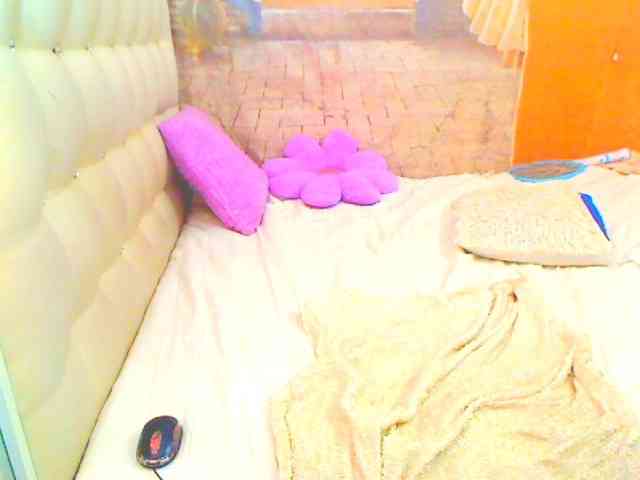 HOTLILLIE webcam