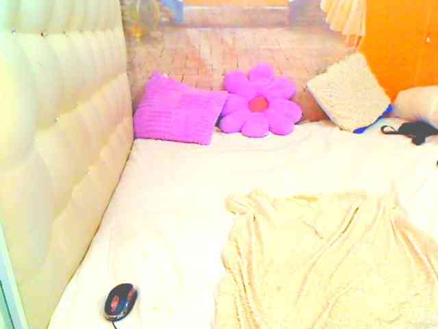 HOTLILLIE webcam