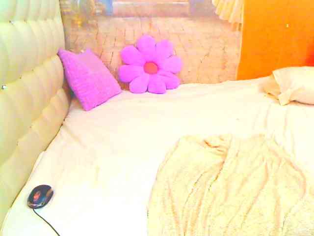 HOTLILLIE webcam