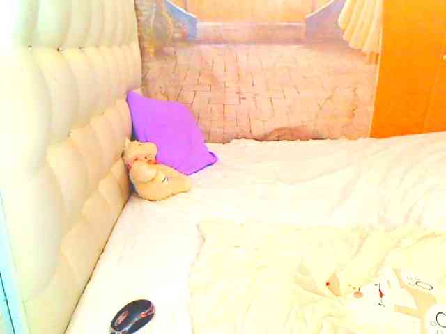HOTLILLIE webcam
