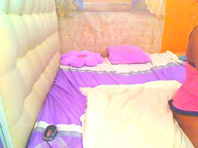HOTLILLIE webcam