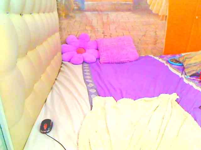 HOTLILLIE webcam