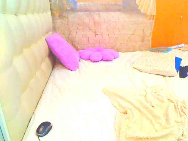 HOTLILLIE webcam
