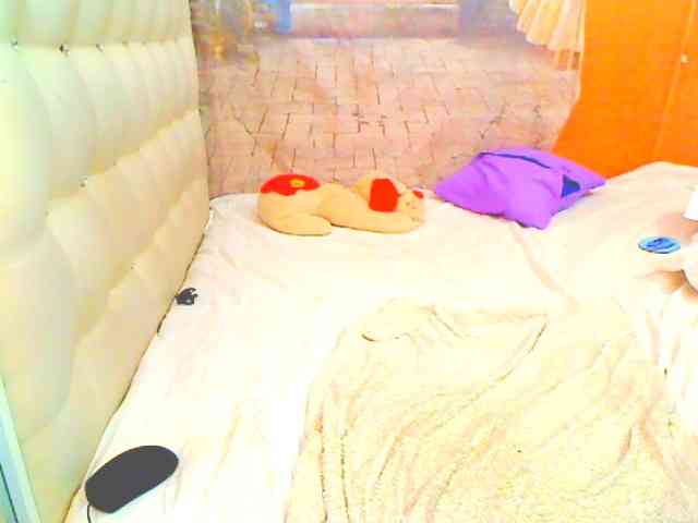 HOTLILLIE webcam