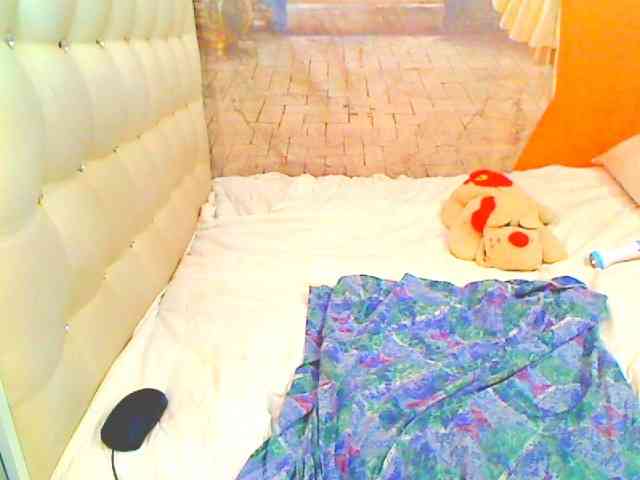 HOTLILLIE webcam