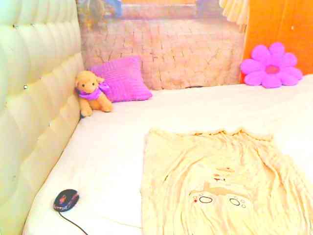 HOTLILLIE webcam