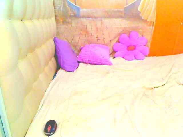 HOTLILLIE webcam